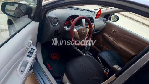 نيسان صنى 2019 رمادي مستعملة للبيع - 10