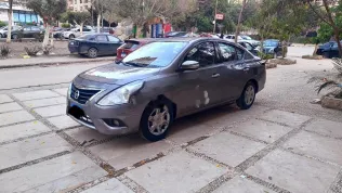 نيسان صنى 2019 رمادي مستعملة للبيع