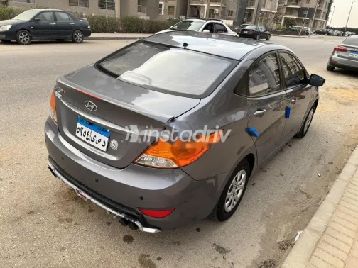 هيونداي اكسنت RB 2015 رمادي مستعملة للبيع - 7