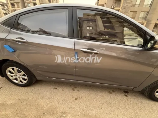هيونداي اكسنت RB 2015 رمادي مستعملة للبيع - 9