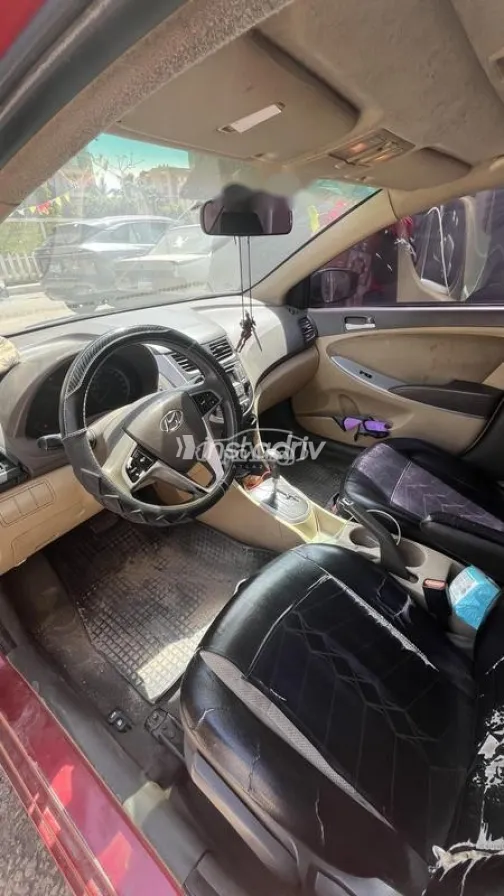 هيونداي اكسنت RB 2015 أحمر غامق مستعملة للبيع - 3