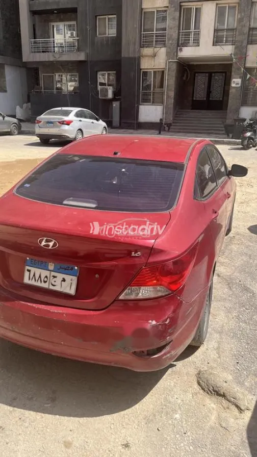 هيونداي اكسنت RB 2015 أحمر غامق مستعملة للبيع - 5