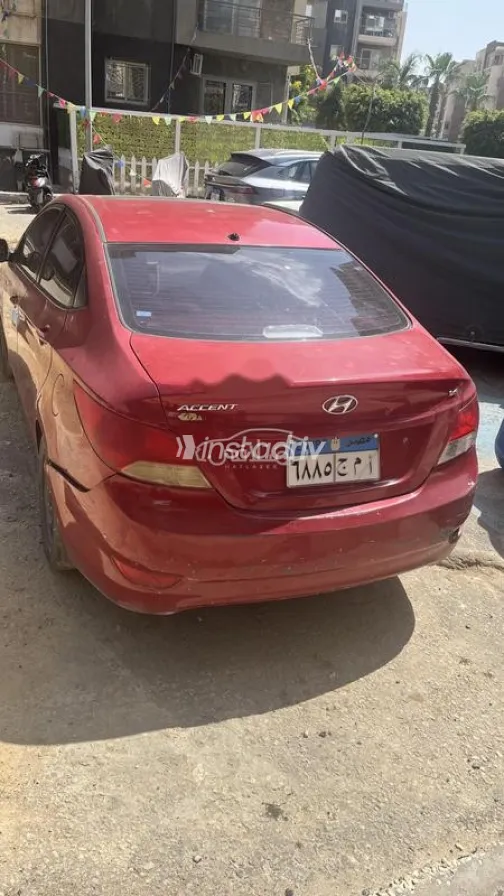 هيونداي اكسنت RB 2015 أحمر غامق مستعملة للبيع - 6