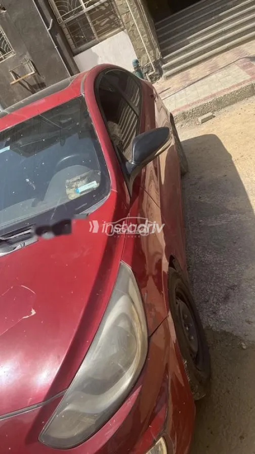 هيونداي اكسنت RB 2015 أحمر غامق مستعملة للبيع - 7