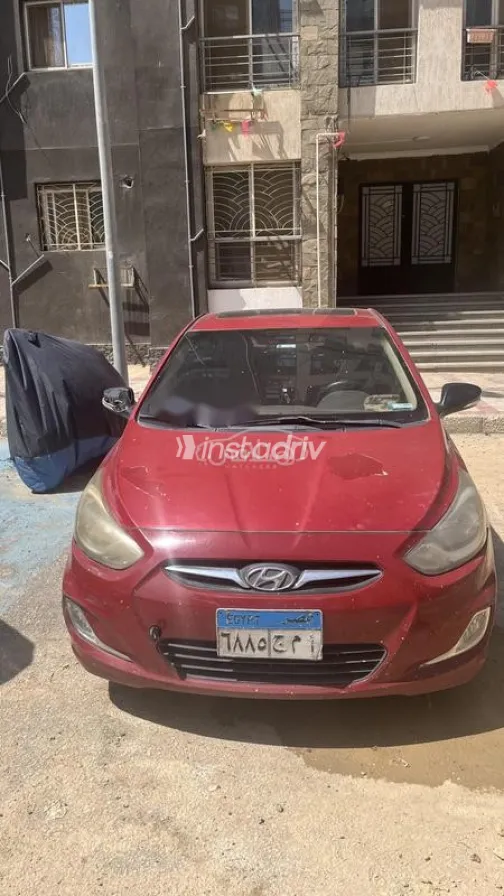 هيونداي اكسنت RB 2015 أحمر غامق مستعملة للبيع - 9