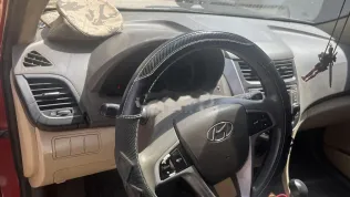 هيونداي اكسنت RB 2015 أحمر غامق مستعملة للبيع