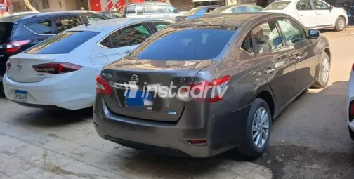 نيسان سنترا 2025 بني مستعملة للبيع - 1