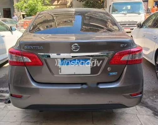 نيسان سنترا 2025 بني مستعملة للبيع - 4