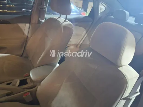 نيسان سنترا 2025 بني مستعملة للبيع - 6