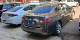 نيسان سنترا 2025 بني مستعملة للبيع