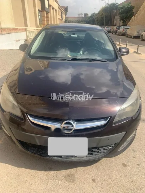 اوبل أسترا 2013 أحمر غامق مستعملة للبيع - 3
