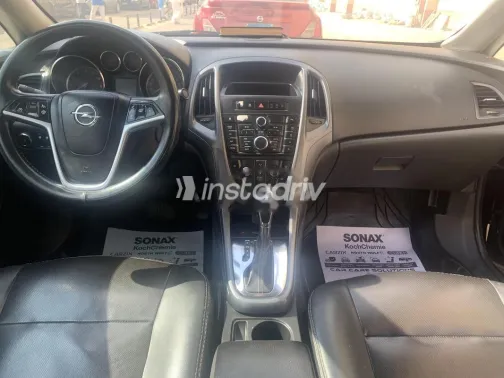 اوبل أسترا 2013 أحمر غامق مستعملة للبيع - 7