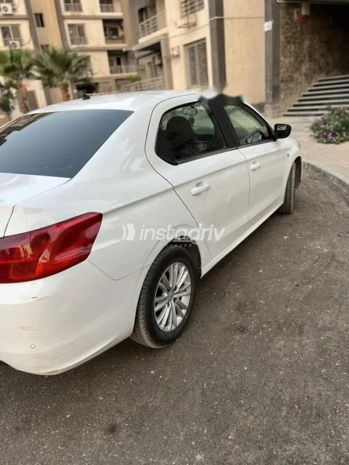 بيجو 301 2016 أبيض مستعملة للبيع - 4