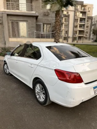 بيجو 301 2016 أبيض مستعملة للبيع