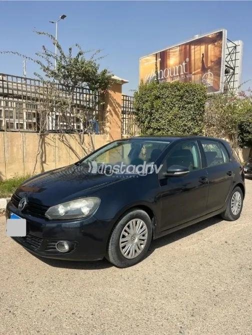 فولكس فاغن جولف 6 2012 أزرق غامق مستعملة للبيع - 1