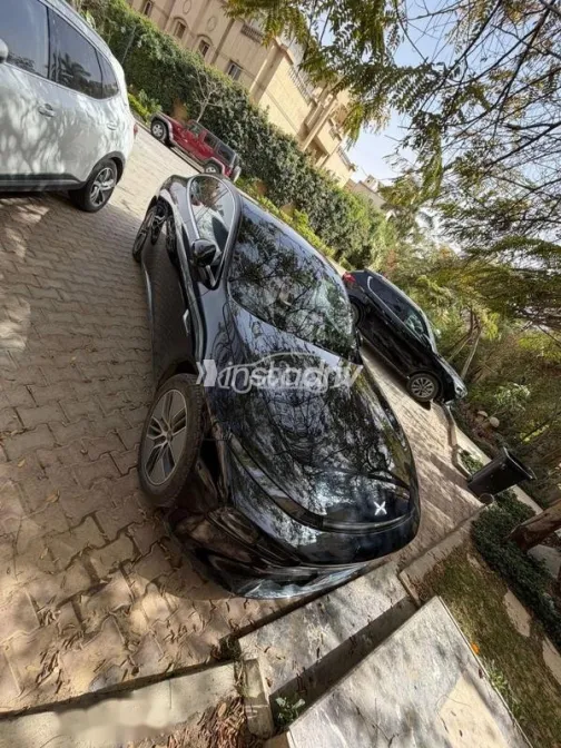 Xpeng P7 2025 White Used for Sale - 5