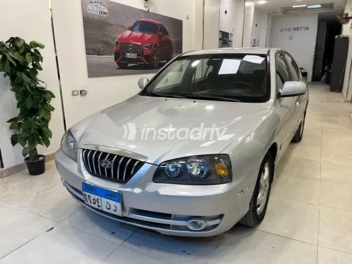 هيونداي افانتي 2004 فضي مستعملة للبيع - 2