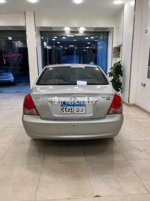 هيونداي افانتي 2004 فضي مستعملة للبيع - 4