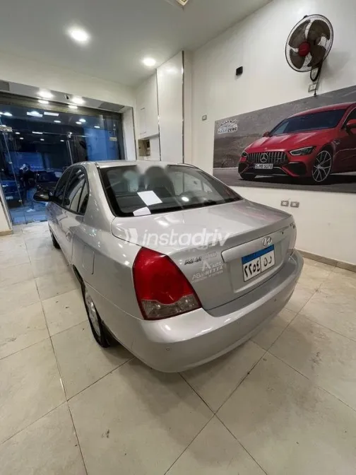 هيونداي افانتي 2004 فضي مستعملة للبيع - 6