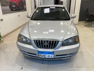 هيونداي افانتي 2004 فضي مستعملة للبيع