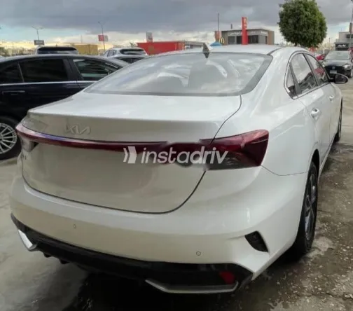 كيا K3 2024 أبيض مستعملة للبيع - 3