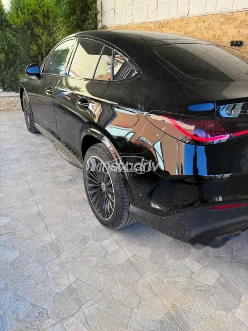 مرسيدس GLC 300 2024 أسود مستعملة للبيع - 3