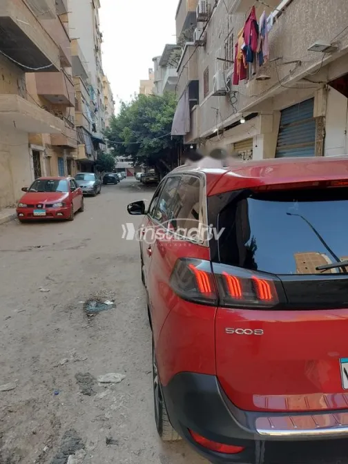 Peugeot 5008 2021 White Used for Sale - 5