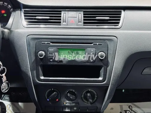 Skoda Rapid 2015 White Used for Sale - 8