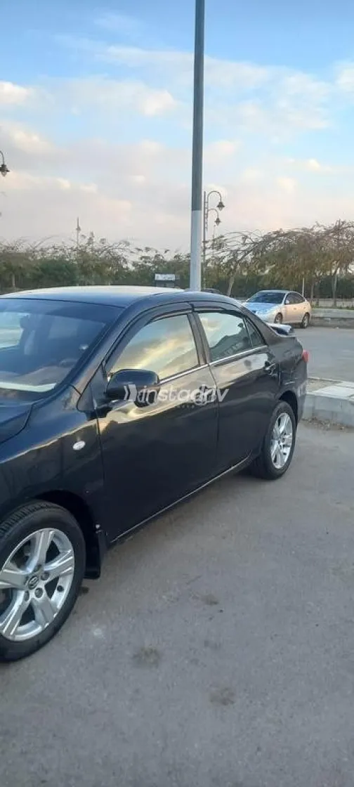 تويوتا كورولا 2010 أسود مستعملة للبيع - 2