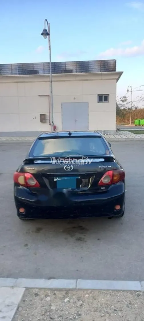 تويوتا كورولا 2010 أسود مستعملة للبيع - 4
