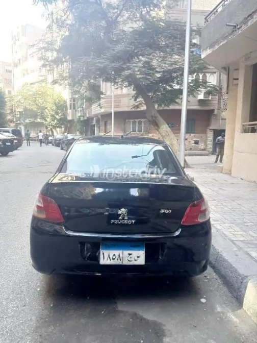 بيجو 301 2014 أسود مستعملة للبيع - 3