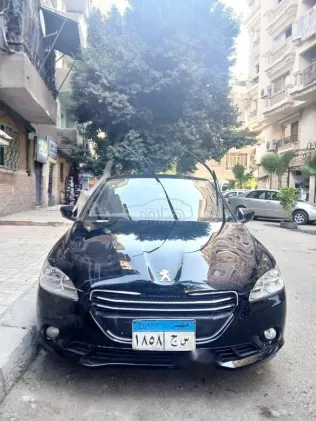 بيجو 301 2014 أسود مستعملة للبيع