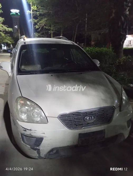 كيا كارينز 2013 أبيض مستعملة للبيع - 2