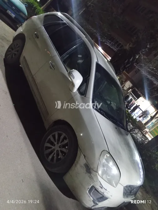 كيا كارينز 2013 أبيض مستعملة للبيع - 4