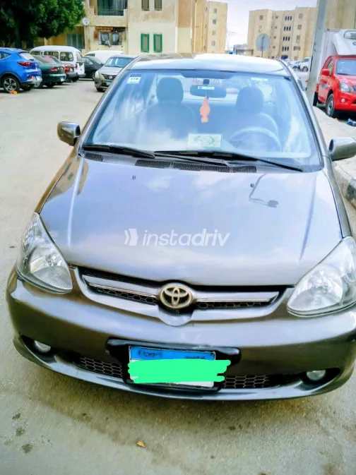 تويوتا ايكو 2003 أبيض مستعملة للبيع - 1