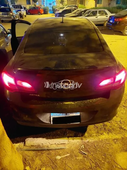 اوبل أسترا 2016 أسود مستعملة للبيع - 1