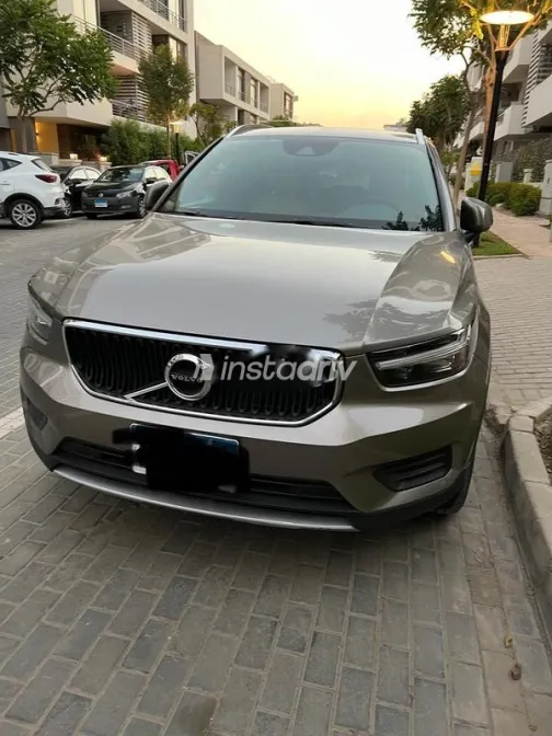 Volvo XC 40 2020 White Used for Sale - 1
