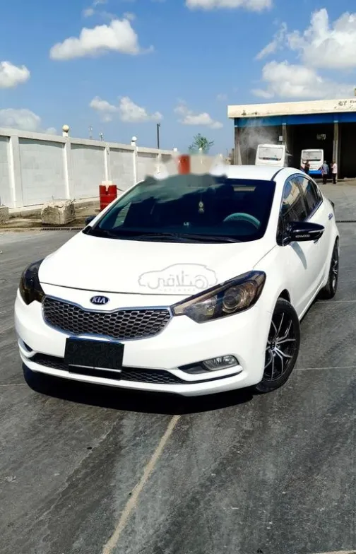 كيا K3 2014 أبيض مستعملة للبيع - 1