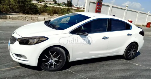كيا K3 2014 أبيض مستعملة للبيع - 2