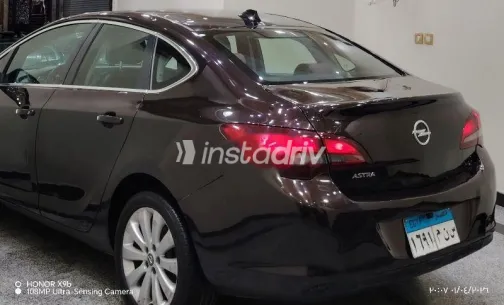 Opel Astra 2017 Brown Used for Sale - 3