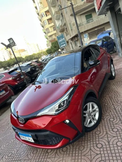 Toyota C-HR 2022 Red Used for Sale - 4