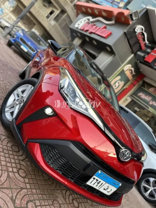 Toyota C-HR 2022 Red Used for Sale - 6
