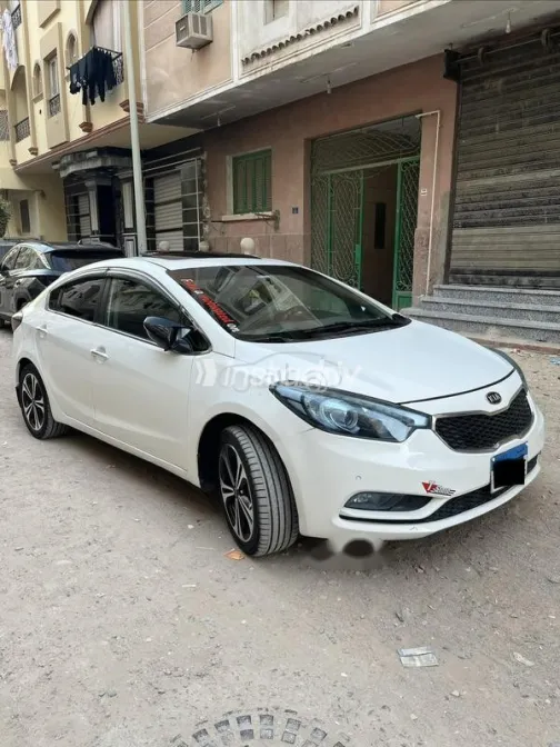 كيا K3 2013 أبيض مستعملة للبيع - 1