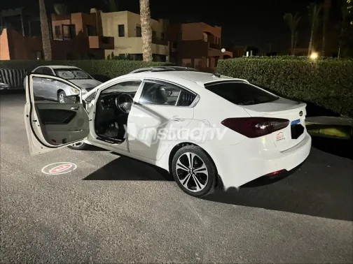 كيا K3 2013 أبيض مستعملة للبيع - 4