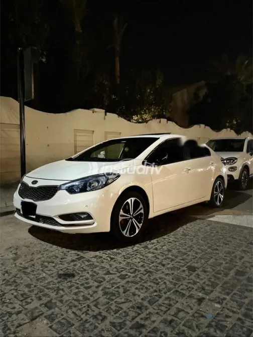 كيا K3 2013 أبيض مستعملة للبيع - 6