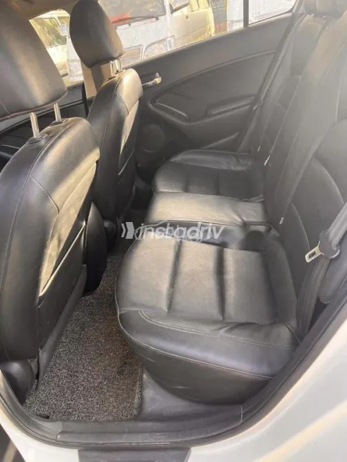 كيا K3 2013 أبيض مستعملة للبيع - 8