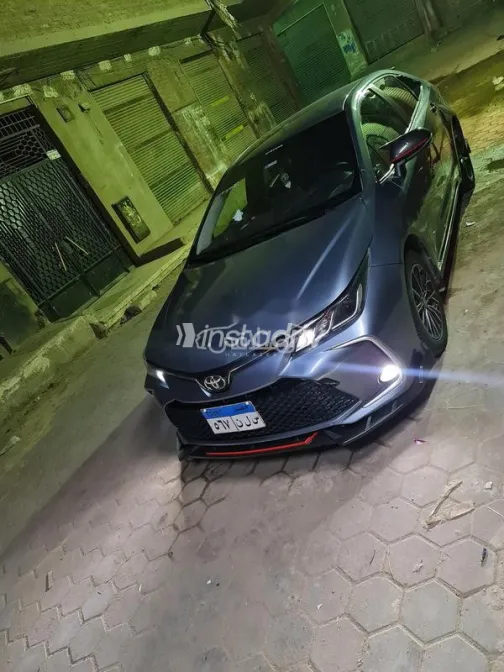 تويوتا كورولا 2022 أبيض مستعملة للبيع - 3