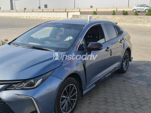 تويوتا كورولا 2022 أبيض مستعملة للبيع - 9