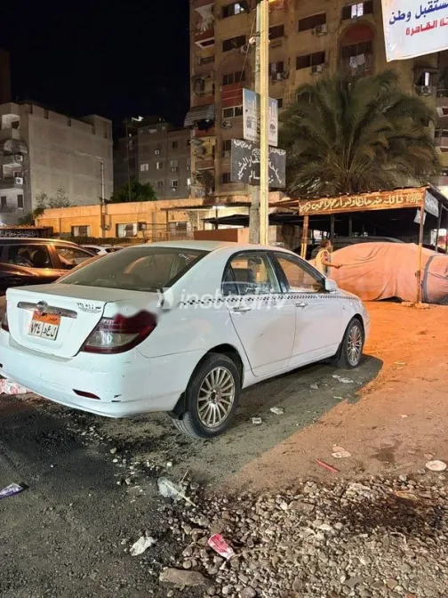 بى واى دى‬ F3 2010 أبيض مستعملة للبيع - 3