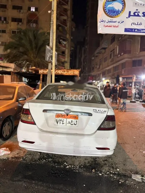 بى واى دى‬ F3 2010 أبيض مستعملة للبيع - 6